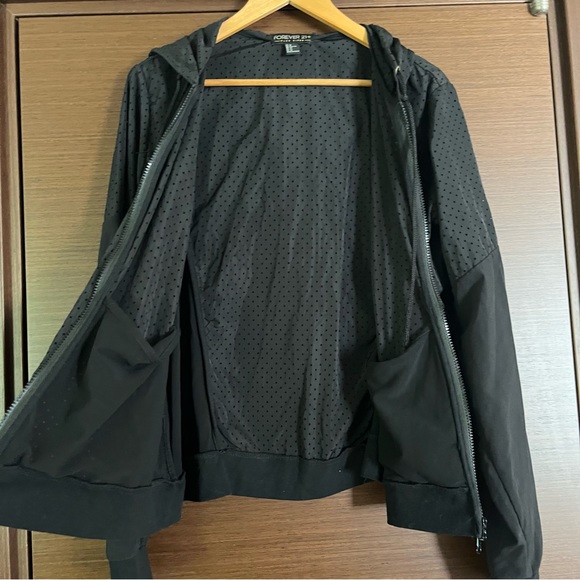 Forever 21+ Mesh Panel Hooded Zip-Up Windbreaker Jacket - Picture 4 of 7